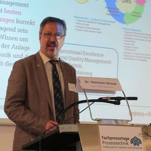 Referenten Fachpressetage 2013 in Karlsruhe Bei Dr. Hermann Straub von Endress+Hauser ging es um ein geeignetes Tool  zum Messen, Kalibrieren und Dokumentieren.(Bild: Ernhofer)