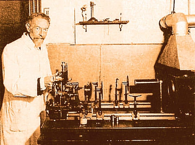 Richard Zsigmondy erfindet 1916 gemeinsam mit Wilhelm Bachmann den Membranfilter. Das erste Patent hat die Nummer DE 329060 C. Mit dieser bahnbrechenden Arbeit in Zusammenarbeit mit den Göttinger Sartorius-Werken schuf er die Voraussetzungen für die herausragende Stellung Deutschlands in der Membrantechnologie. (Sartorius)