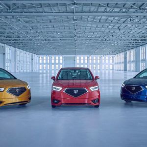 Das dreitürige Fahrzeug bietet eine zeitgemäße Optik.(Bild:  Günsel)