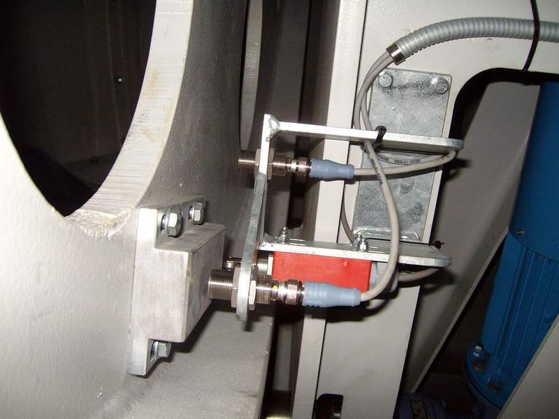 Exakte Stellung ermitteln: Um die exakte Stellung des Rotorblattes zu ermitteln, erfassen zwei uprox+-Sensoren von Turck eine spezielle Nocke zur sicheren Bestimmung des aktuellen Blattwinkels. (Archiv: Vogel Business Media)