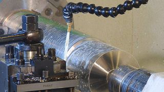 Eine neue Emulgatortechnologie verhindert laut Henkel die problematische Bildung von Bakterien in Kühlschmierstoffen ohne den Zusatz von toxischen Bakteriziden. Bild: Henkel (Archiv: Vogel Business Media)