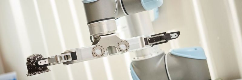 Der Zwei-Finger-Greifer von On Robot an einem Leichtbauarm von Universal Robots - einem Unternehmen, das ebenfalls seinen Sitz im Robot Valley von Odense hat. (Bild:  On Robot)