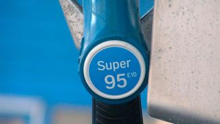 Der Marktanteil der Benzinsorte Super E10 am Benzinabsatz wuchs 2024 weiter: von 25,9 % im Jahr 2023 auf 27,4 %.  (Bild: frei lizenziert)