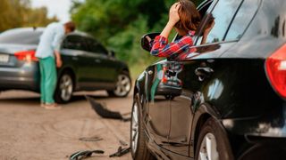 Längst nicht alle Autofahrer wissen, was nach einem Unfall zu tun ist und wo Fallstricke liegen. Kfz-Betriebe können helfen. (Bild: adobe.stock.com)