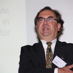 Prof. Dr.-Ing. Dr. h. c. Karl-Heinz Wehking, Institutsleiter, Institut für Fördertechnik und Logistik, Uni Stuttgart, referierte über Paradigmenwechsel in der Logistik.