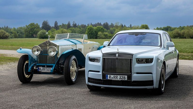 Fast 100 Jahre Autobilbau trennen diese beiden Rolls-Royce Phantom.(Bild:  Rolls-Royce)