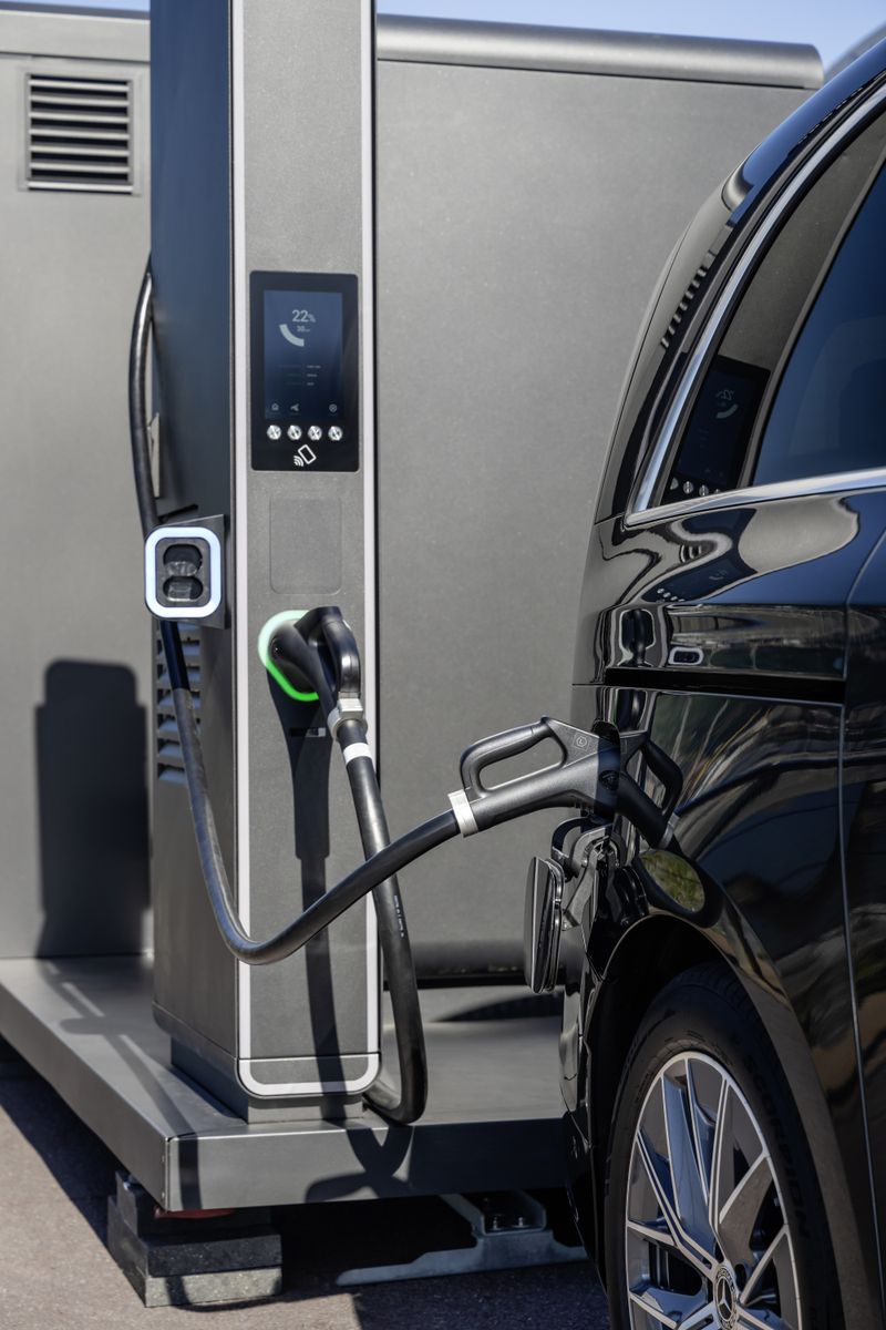 Vattenfall and Wireless Car aim to offer automated charging processes: without a card or charging app.(Source:  Mercedes-Benz)