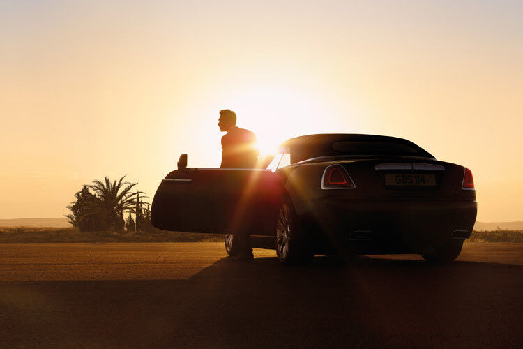 Und wer es erst einmal hinter das Steuer eines Rolls-Royce geschafft hat, dem scheint immer und überall die Sonne. (Foto: Rolls-Royce)