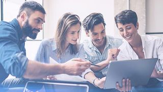 DEX-Lösungen sollen die allgemeine Mitarbeiterzufriedenheit verbessern und die Bindung ans Unternehmen fördern. (Bild: © – SFIO CRACHO – stock.adobe.com)