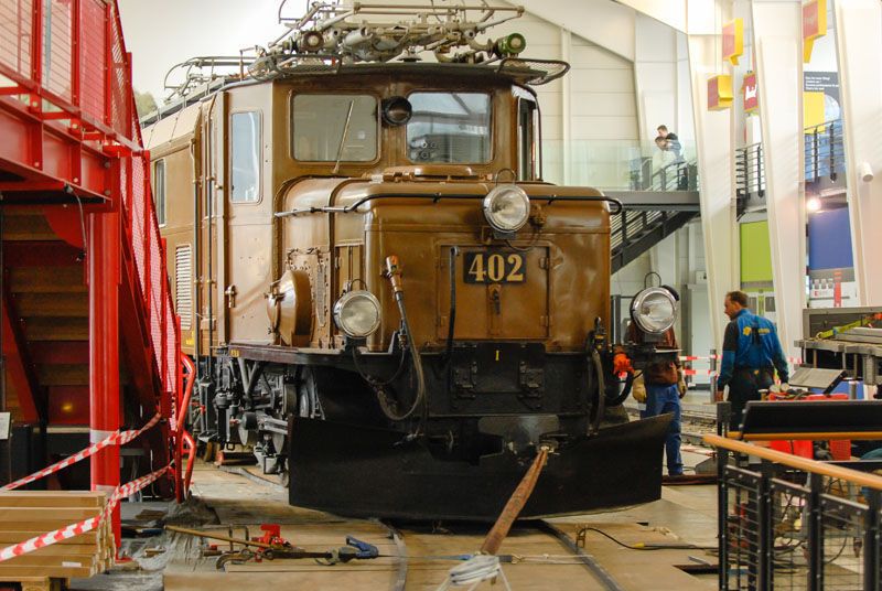 Le Crocodile marron roule sur les rails des RhB. (Image : Musée Suisse des transports)