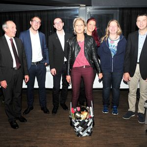 Die Prüferinnen und Prüfer ließen es sich nicht nehmen, auch Andrea Zeus für ihren unermüdlichen Einsatz in Sachen Leistungswettbewerb zu danken. Sie kümmert sich beim ZDK um die Organisation der Wettbewerbe und ist auch bei World Skills Germany aktiv.