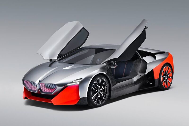 Mit dem Vision M Next will BMW auch Aufsehen erregen. Entsprechend hat der Sportwagen Flügeltüren bekommen. (BMW)