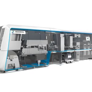 Die Front der Maschine ist komplett durchsichtig. Auch bei geschlossener Front, wie im Bild, ist der gesamte dahinterliegende Raum zu sehen.(Bild:  Hecker)