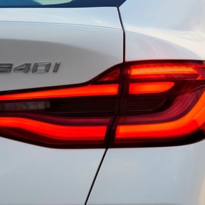 (BMW)
