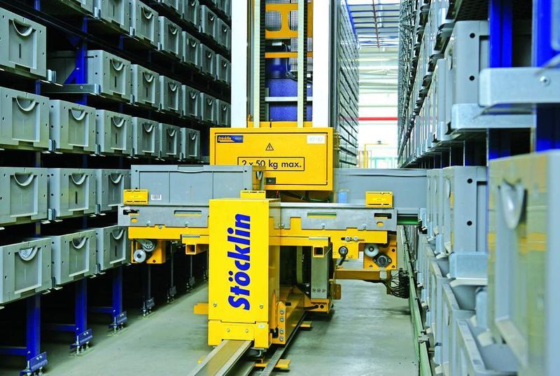 Innerhalb eines Monats wurde das automatische Kleinteilelager von Bombardier im laufenden Betrieb um eine weitere doppeltiefe Regallagergasse für Behälter und ein neues Regalbediengerät erweitert. (Archiv: Vogel Business Media)