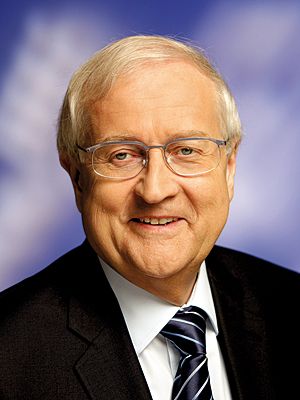 „Früher hatten wir die Debatte über Jobless Growth. Mit Blick auf die Wirtschaftskrise ist man versucht zu sagen: Wir haben Growthless Jobs“. Rainer Brüderle, Bundeswirtschaftsminister Bild: Frank Ossenbrink/BMWi (Archiv: Vogel Business Media)