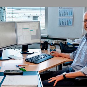 Christoph Saul, Hauptabteilungsleiter Konstruktion, Normung und Projektabwicklung, weiß, wie wichtig ein „Übersetzer“ zwischen Konstruktion und kaufmännischem Bereich ist. (Bild:  Körting)