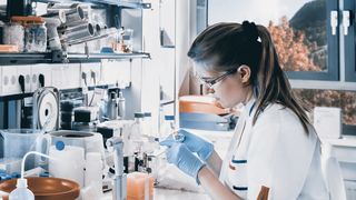 Abb.1: Die Laborausstattung stellt ein wichtiges Assett für Unternehmen dar und sollte sinnvoll genutzt werden. (© tilialucida - Fotolia)