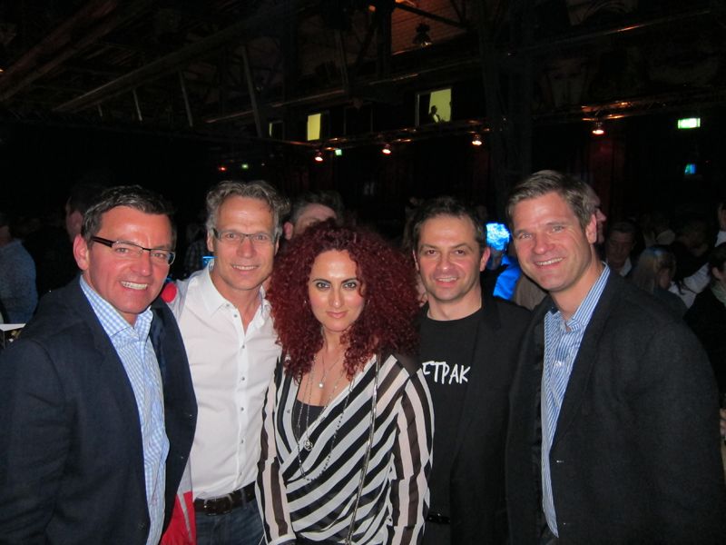 Die Jungs trauten sich ohne Besa nicht allein auf das Foto (v. l.): Frank Wagner und Jürgen Roller, HP, Matthias Kälberer, Lenovo, und Jochen Braun, Microsoft (Bild: IT-BUSINESS)