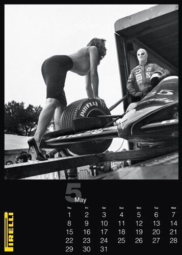 Die Fotos stammen von Helmut Newton. (Foto: Pirelli Kalender 2014, Helmut Newton)