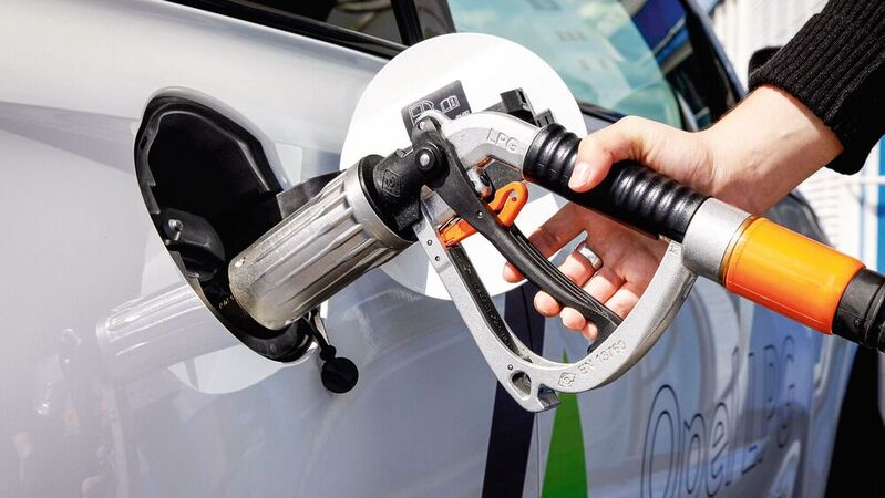 Die Betankung von LPG-Fahrzeugen unterscheidet sich in der Handhabung kaum von der Befüllung mit Benzin und Diesel.