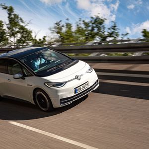 Der ID 3 ist mit seinen 4,26 Metern etwas kürzer als der Golf. (Bild:  VW)