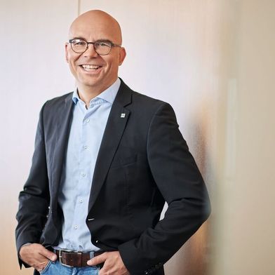 „Wir schaffen eine Entscheidungsgrundlage am Anfang eines Projekts. Unsere Aufgabe ist es, Komplexität zu strukturieren und Entscheidungssicherheit herzustellen, bevor Engineering und Bau beginnen“, so Jan Schwartze, Bereichsleiter Technologie & Verfahrenstechnik der EDL.  (Bild: EDL)