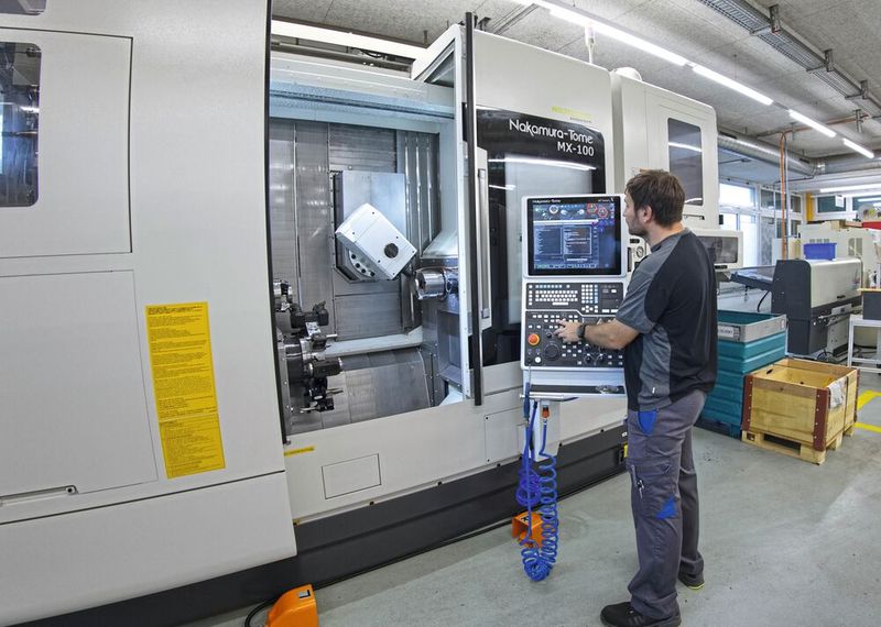 Le système de commande NT SmartX de Nakamura-Tome est au cœur du Nakamura-Tome MX-100. Il est extrêmement convivial et assiste les opérateurs spécialisés grâce à une variété d’outils performants. (Source : Matthias Böhm)
