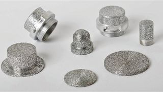 Gesintert? Geschäumt? Oder gar 3D-gerduckt? Nein! Das sind Aluminiumteile aus offenporigem Aluminumguss von der Automoteam GmbH. Das war der Leichtbau-BW den Thinking Januar 2022 wert. Hier erfahren Sie, warum. (Automoteam)