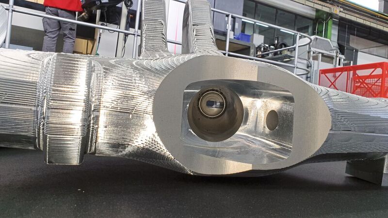 Die Bohrung durch das Landebein hat eine Tiefe von 790 Millimetern und geht durch das ganze Bauteil hindurch. (Bild: Ingersoll)