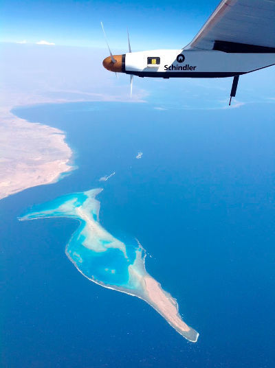 Im Transit: Solar Impulse 2 auf seinem Weg von Cairo nach Abu Dhabi. (Solar Impulse 2)