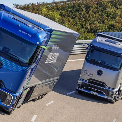 Der Bund baut die Lade- und Tankinfrastruktur für batterieelektrisch angetriebene Lkw und solche mit Brennstoffzelle aus. (Bild: Daimler Truck)