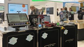 Am Messestand zeigte das Smart Systems Hub den digitalen Produktpass, der gemeinsam mit GETT Germany entwickelt wurde. (Bild: Smart Systems Hub)