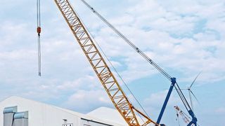 Am Windkraftanlagenstandort entsteht ein mobiles Fertigungswerk, das die Produktion der Betonelemente mit lokalen Arbeitskräften und lokalen Materialien übernimmt.  (Max Boegl)