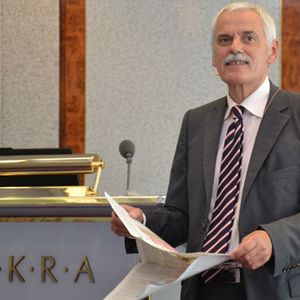 Prof. Willi Diez: „Das Potenzial der Carsharing-Nutzer in Deutschland dürfte bei 2,9 Millionen liegen. Carsharing wird also nicht das Ende des Automobilhandels sein. Jedoch wird der Berliner Autohändler diese Angebote eher verspüren als der Händler auf dem Lande.“(Foto:  Michel)