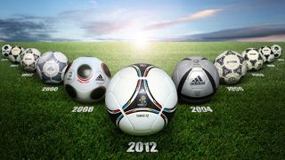 Vom Leder- zum Kunststoffball: Werkstoffe verbessern die Eigenschaften für eine schnellere Beschleunigung und bessere Kontrolle des Balls. (Bild: Bayer Materialscience)