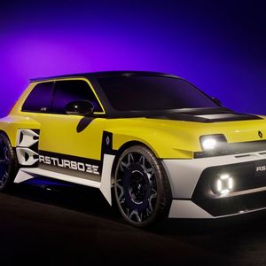 Der R5 Turbo 3E ist der wahrscheinlich abgedrehteste aller elektrischen Kleinwagen und lässt selbst den Insteroid noch halbwegs brav und bieder aussehen.(Bild:  Renault)
