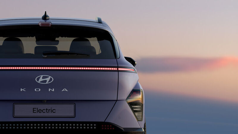 In der Elektro-Variante kommen die von den Ioniq-Modellen bekannten Pixel-Grafik-Elemente zum Einsatz. (Bild: Hyundai)