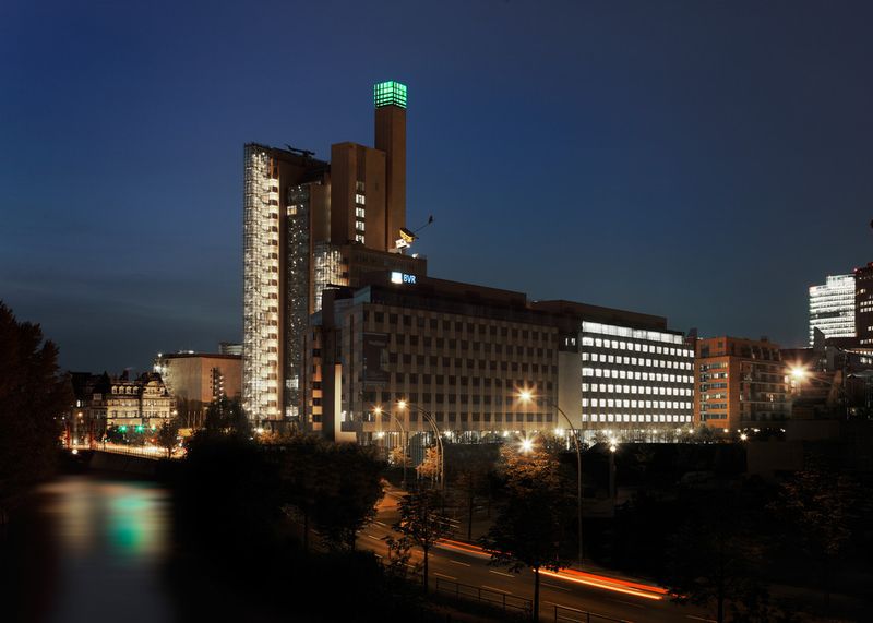 Platz 5: Pfizer/Pharmacia (61 Milliarden Euro) - Der US-amerikanische Pharmariese Pfizer ist mit drei erfolgreichen Übernahmen das mit Abstand aktivste Unternehmen in diesem Ranking. 2002 übernahm Pfizer den schwedischen Konkurrenten Pharmacia. Der Kaufpreis betrug 61 Milliarden Euro in Aktien. Nach dem Kauf besaß Pfizer zum damaligen Zeitpunkt zwölf Medikamente mit einem Jahresumsatz von jeweils mehr als einer Milliarde Dollar. (Bild: Pfizer)