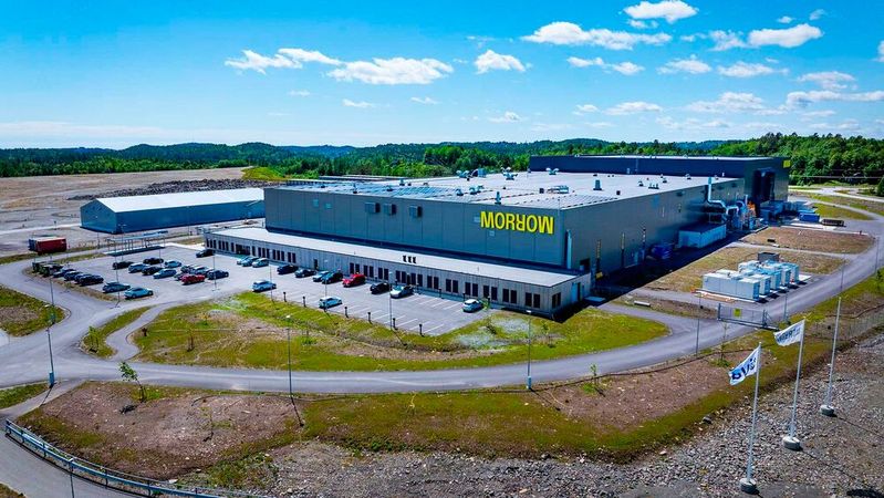 Seit Morrows Insolvenzankündigung im Mai ist unklar, was mit der Anlage für LFP-Zellen in Arendal passieren soll. Nun könnte Rettung nahen. (Bild:  Morrow)