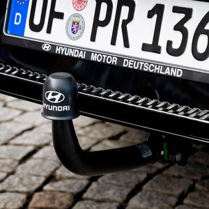 Zugkräftig: Der Santa Fe darf jetzt je nach Motorisierung 1,7 oder zwei Tonnen an den Haken nehmen.(Bild:  Hyundai)