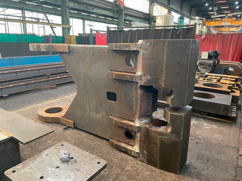 Stück für Stück erfolgte der weitere Zusammenbau der Schiffsspanten-Biegemaschine bei Haeusler. (Bild: Haeusler AG)