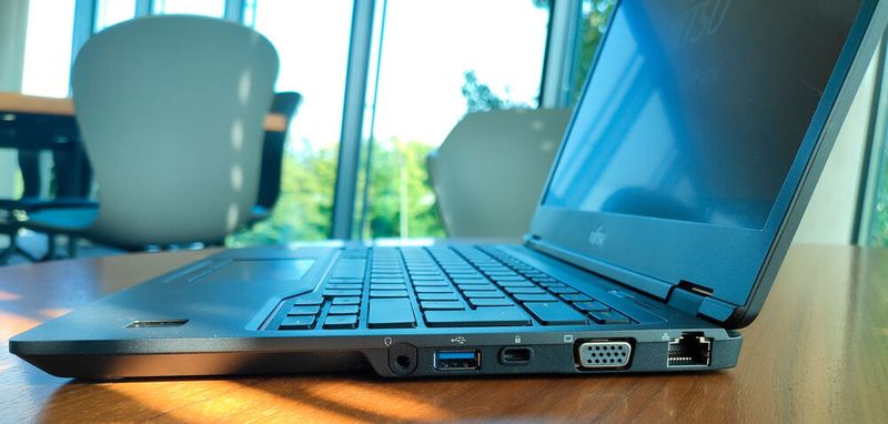 An Bord sind zusätzlich ein Gigabit-LAN-Port und sogar noch ein VGA-Ausgang. (Vogel IT-Medien)