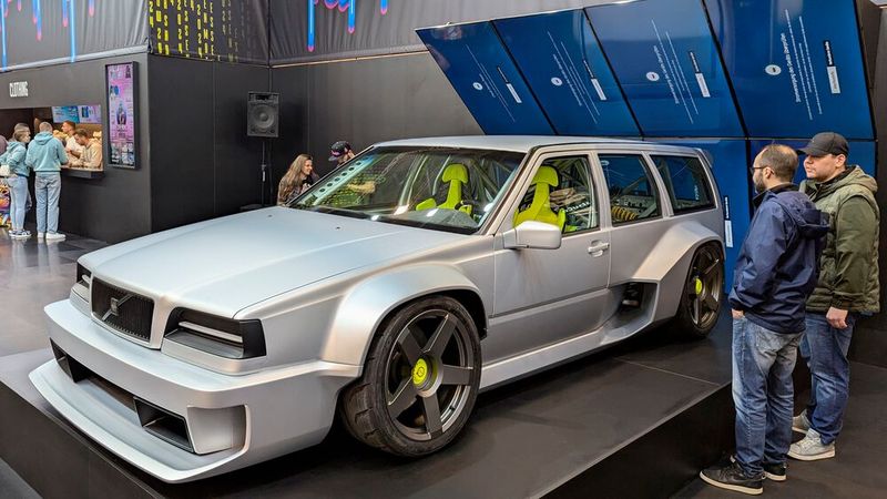 Wenn der bekannteste Autotuner Deutschlands, JP Performance, einen Volvo auf E-Antrieb umbaut, dann ist die Elektromobilität in der Tuningszene wirklich angekommen.  (Bild: Rosenow – VCG)