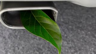 Bislang wird nur die Motorwärme genutzt, um Abgase zu reinigen. In Zukunft könnten Katalysatoren elektrisch vorgeheizt werden, um Schadstoffe beim Kaltstart zu vermeiden. (Bild: Clipdealer)