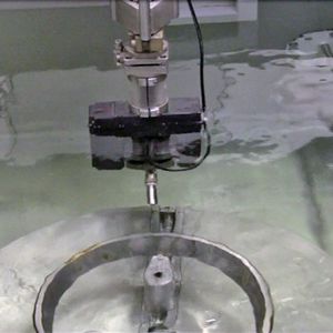 Tauchtechnikprüfung eines Lagerrings.