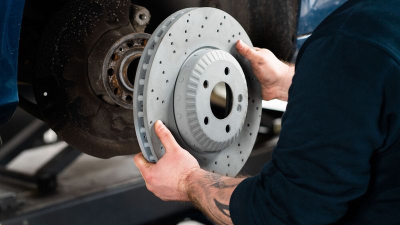 Zweiteilige Bremsscheiben für zahlreiche Modelle von BMW und Mercedes bietet Meyle seinen Kunden in OE-Qualität.  (Bild: Paul Kletke – Meyle)