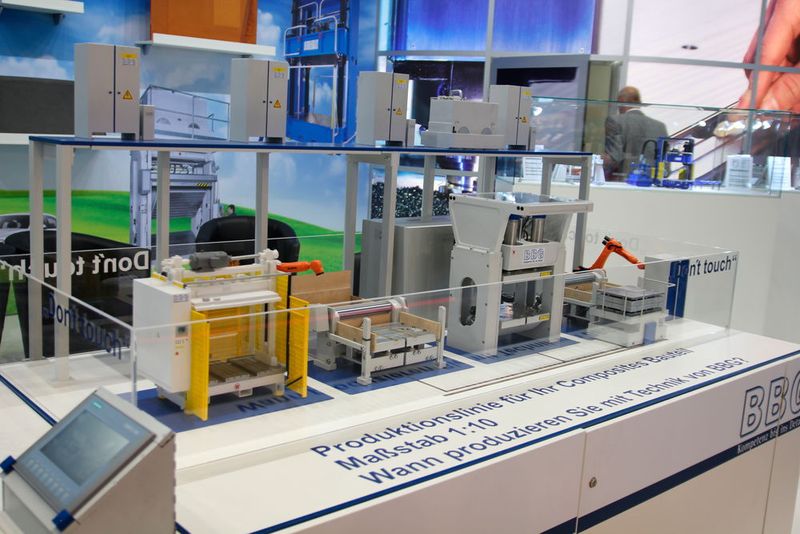 Und weiter geht der Rundgang durch die Hallen der Composites Europe 2015... (Bild: Königsreuther)