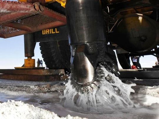 Lithium ist für die Energiewende bisher unersetzlich, weil man es für Batterien braucht – hier beim Abbau. Bundeskanzler Scholz will deshalb heute mit Serbien ein Abkommen treffen, wodurch Lithium dort umweltschonend gewonnen werden soll. Davon hätten beide Seiten was ...(Bild:  Lithido)