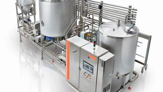 Die Hybrid-Version des FrontLine-Wärmetauschers ermöglicht minimale Ausrüstungs- und Installationskosten bei einer erheblichen Reduktion der Produktionslinien-Stellfläche. Wenn er als Kurzzeiterhitzer eingesetzt wird, stellt der FrontLine mehr als 85 Prozent der von dem heißen Produkt genutzten Wärme wieder her, um sie zum Vorwärmen des kalten Produkts wiederzunutzen. (Alfa Laval)